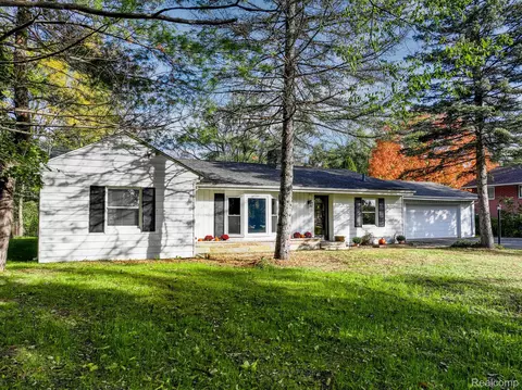38940 Ann Arbor Trl, Livonia, MI 48150