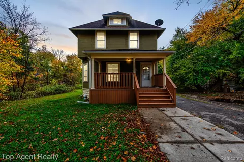 25 Mary Day Ave, Pontiac, MI 48341