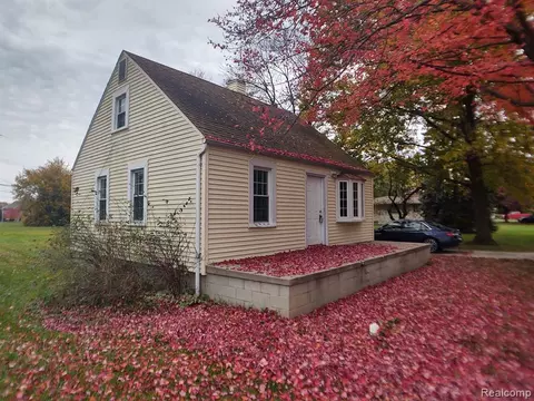 14375 Flanders St, Southgate, MI 48195