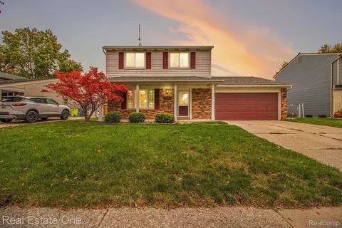 30429 Torry Ave, Flat Rock, MI 48134