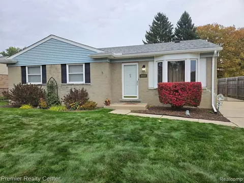 9677 Hamilton St E, Belleville, MI 48111