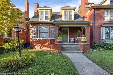 1495 Seyburn St, Detroit, MI 48214