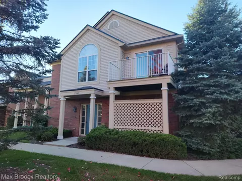 27200 Chesapeake Cir, Commerce, MI 48390