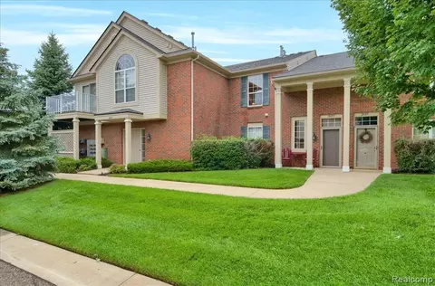 26203 Chesapeake Cir, Walled Lake, MI 48390