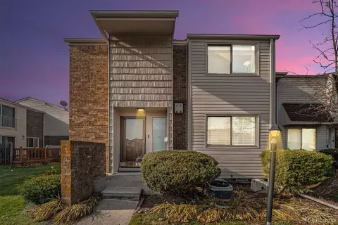 1 Norfolk Towne St, Southfield, MI 48075