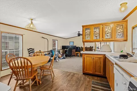 6612 Laramie Dr, Romulus, MI 48174