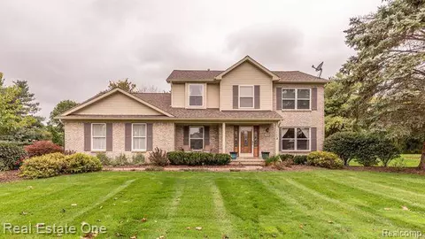 13608 Windmoor Dr, South Lyon, MI 48178
