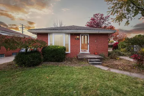 28643 Beste St, Saint Clair Shores, MI 48081