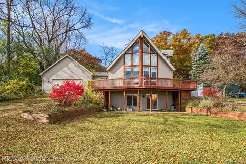 11456 Old Hamburg Rd, Whitmore Lake, MI 48189