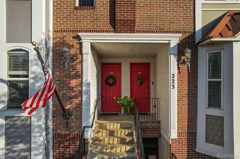 223 N Michigan Ave #9, Howell, MI 48843