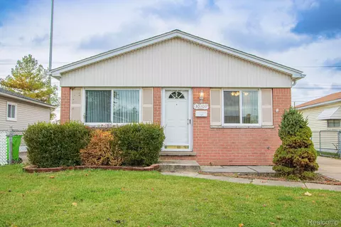 30709 Normal St, Roseville, MI 48066