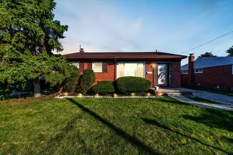 13604 Leroy St, Southgate, MI 48195