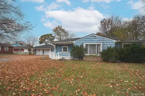 3700 W Walton Blvd, Waterford, MI 48329