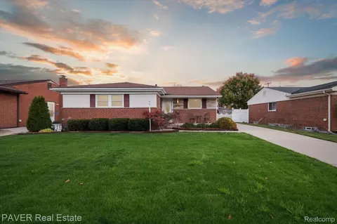 28242 Merritt Dr, Westland, MI 48185