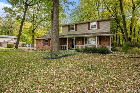 1830 Maplewood Dr, Owosso, MI 48867