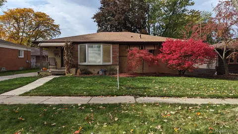 1732 Grange Rd, Trenton, MI 48183