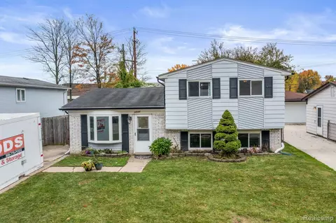 24944 Orchid St, Harrison, MI 48045