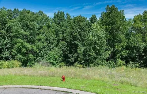 9045 Deerwood Rd, Clarkston, MI 48348