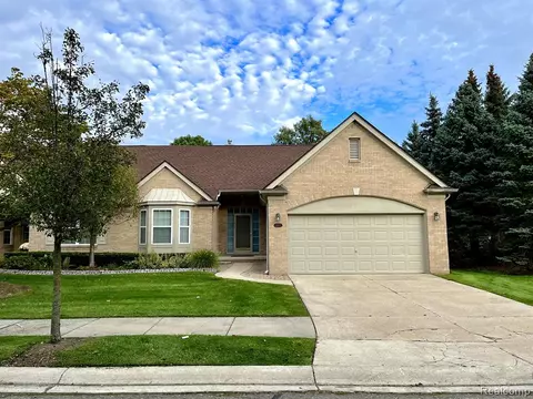 43110 Cove Dr, Clinton Township, MI 48038