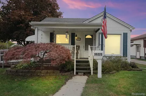 35223 Currier St, Wayne, MI 48184