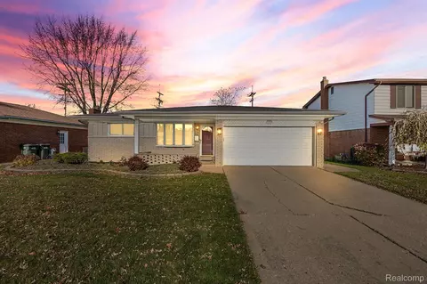 11127 Brougham Dr, Sterling Heights, MI 48312