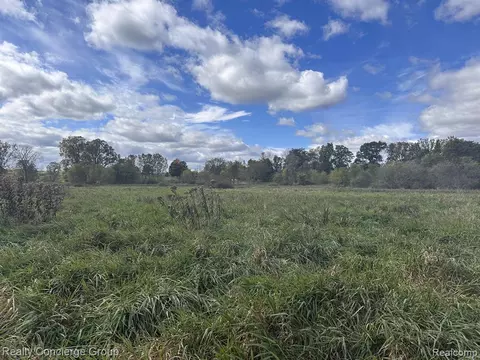 000 S Bull Run Rd, Fowlerville, MI 48836