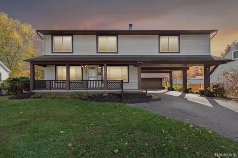 32507 Florence St, Garden City, MI 48135
