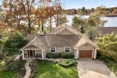 387 Hillwood, White Lake, MI 48383