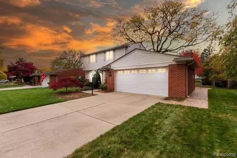 15543 Golfview St, Livonia, MI 48154