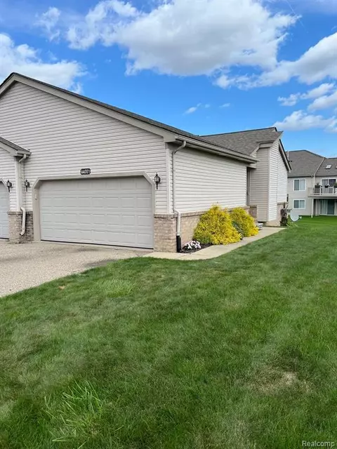 44001 Wilson St #259, Grand Blanc, MI 48439