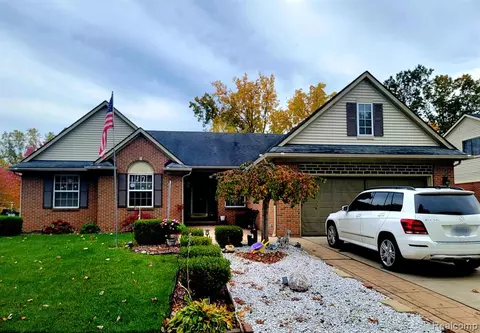 22621 Oak View Dr, Taylor, MI 48180