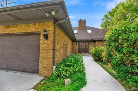 31125 Westwood Rd, Farmington Hills, MI 48331