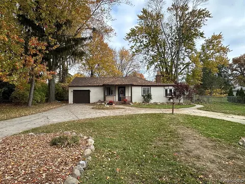 22023 Downing St, Saint Clair Shores, MI 48080