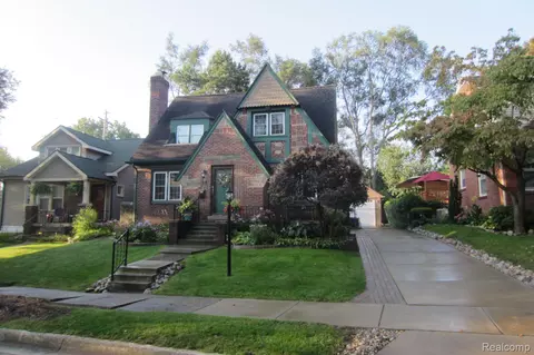 81 Illinois Ave, Pontiac, MI 48341