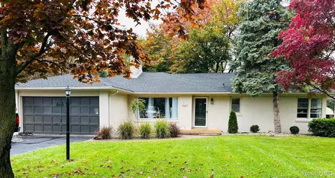 1621 Coolidge Ave, Saginaw, MI 48638