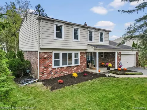 2839 Armstrong Dr, Lake Orion, MI 48360