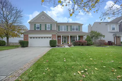746 Huntington Dr, South Lyon, MI 48178