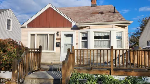 147 Detroit St, Trenton, MI 48183