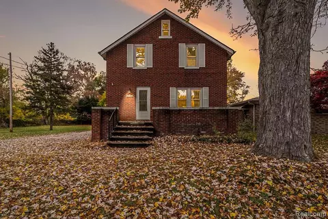 20805 N Van Buren St, Southfield, MI 48033