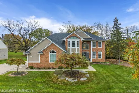 979 Dakota, Rochester Hills, MI 48307