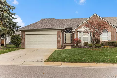 648 Woodhaven Dr, Commerce, MI 48390