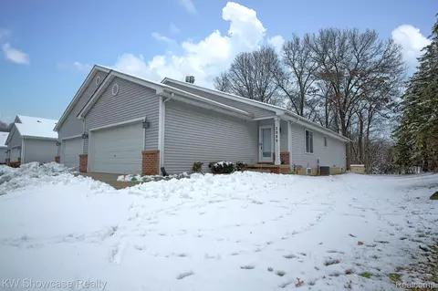 2989 Gabriel Dr, Commerce, MI 48382