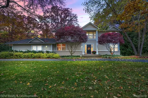 4662 Coachmaker Dr, Bloomfield Township, MI 48302