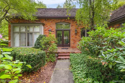 32863 Outland Trl, Bingham Farms, MI 48025