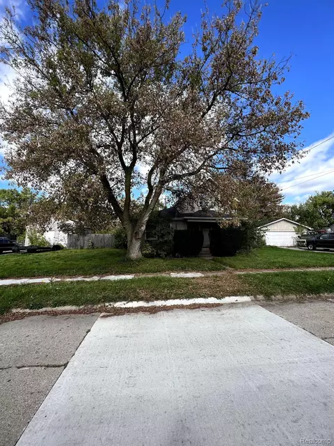 1760 Green St, Saginaw, MI 48602