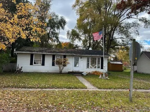 829 Brady St, Chesaning, MI 48616
