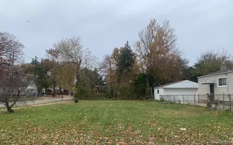 1109 E Pearl Ave, Hazel Park, MI 48030