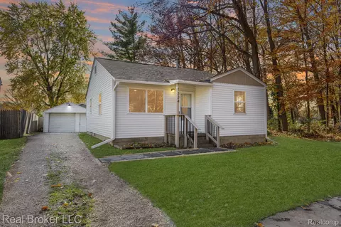 1334 Brady Ave, Burton, MI 48529