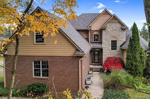 22636 Pine Dr, South Lyon, MI 48178