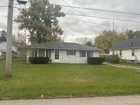 905 Dempster St, Bedford, MI 48182